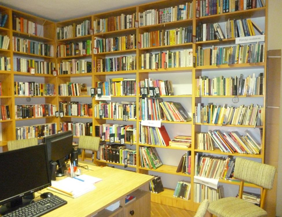Botykapeterd könyvtár